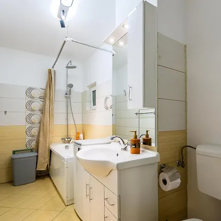 Azur Retreat - Unirii Boulevard Views 布加勒斯特
